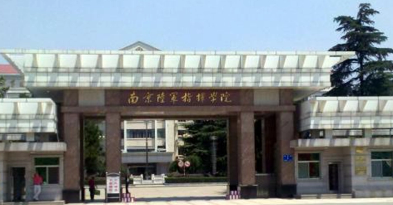 铸就铁血荣光_铸造铁血军魂_