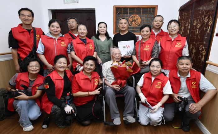 _抗战老兵故事800字_抗战老兵迟来的勋章