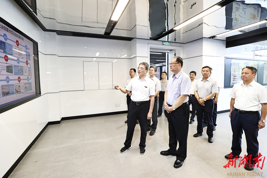 慰问教师座谈会_走访教师慰问报道_