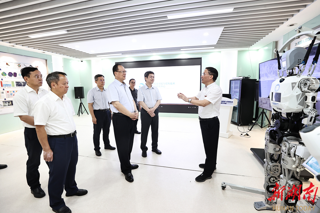 慰问教师座谈会__走访教师慰问报道