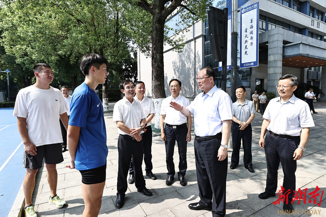 _走访教师慰问报道_慰问教师座谈会