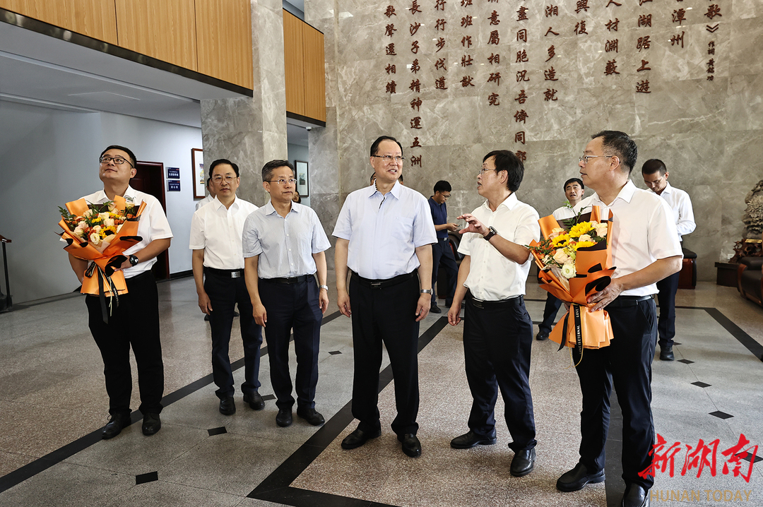 慰问教师座谈会__走访教师慰问报道